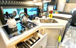 2023 Thor Motor Coach Quantum LF31 RV rental photo 23