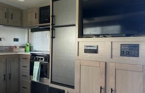 Beautiful 2020 Shadow Cruise travel trailer!