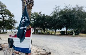 All-Inclusive Travel Trailer Getaway By The Marsh!