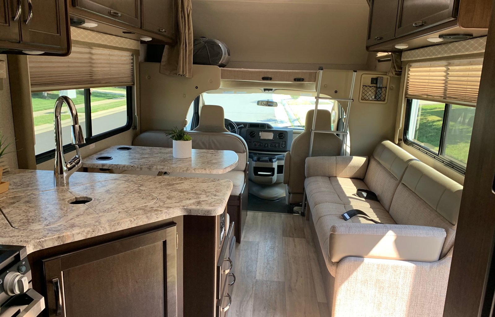 2020 Thor Motor Coach Freedom Elite Ford