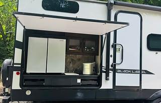 2020 Forest River RV Cherokee Black Label 294GEBGBL RV rental photo 3