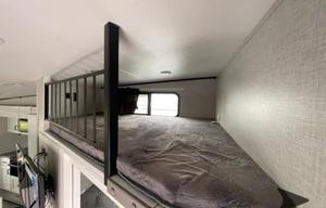 NEW 5TH WHEEL CAMPER WITH ROOM FOR EVERYONE!