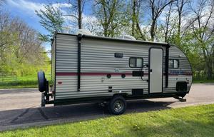 Big slide out, sleeps 6, under 4,000 lb! 400W solar