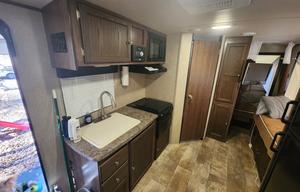 2015 Palomino SolAire 213 X RV rental photo 9