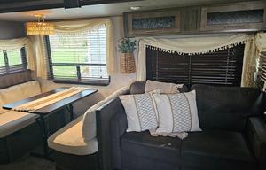 2018 Forest River RV Surveyor 285IKLE RV rental photo 9