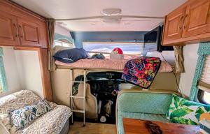 2011 Four Winds RV Chateau 31B RV rental photo 21