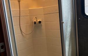 SPACIOUS FLOOR-PLAN / VERY CLEAN