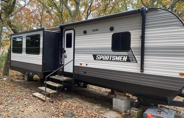 2022 Sportsmen SE 303QBSE RV rental photo 1