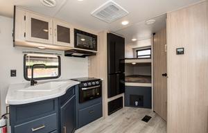 2025 Avenger with Bunks (LIKE NEW)-Delivery Only