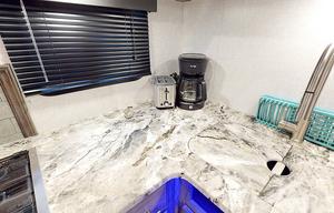 2022 CrossRoads Zinger 333D Travel Trailer 33'