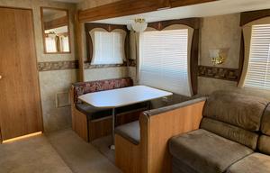 Free as a Bird Camper Sleeps 8 '06 Jayco Jayflight