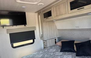 Beautiful camper very roomy