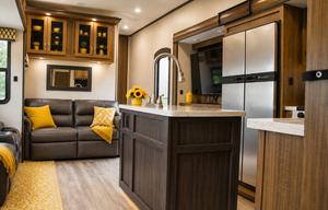 2 Bedroom/2 Bath w tub Luxury Fifth WheelGWTX 2797