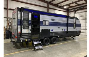 "Club Stella" 2022 Cherokee Grey Wolf
