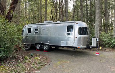 2017 Airstream RV Flying Cloud 25FB Twin RV rental photo 3