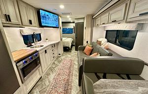 Clean&Comfortable 2023 Forest River Sunseeker LE