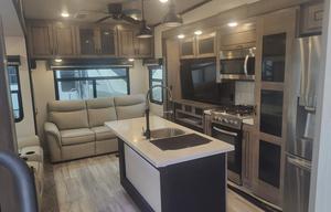 2022 FOREST RIVER 377BH