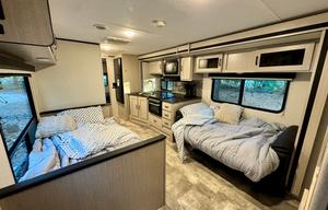 Family Bunkhouse Coachmen Apex Ultra-Lite 300BHS