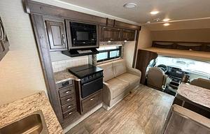 The Bunkhouse Motorhome | Sleeps 8