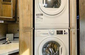 Luxury Class A W/Bunks 1.5 Baths Washer/Dryer