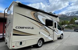 AWD Pet Friendly, Easy to drive even in Snow!