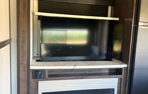 The Triton Luxe Lounge-2022 toy hauler