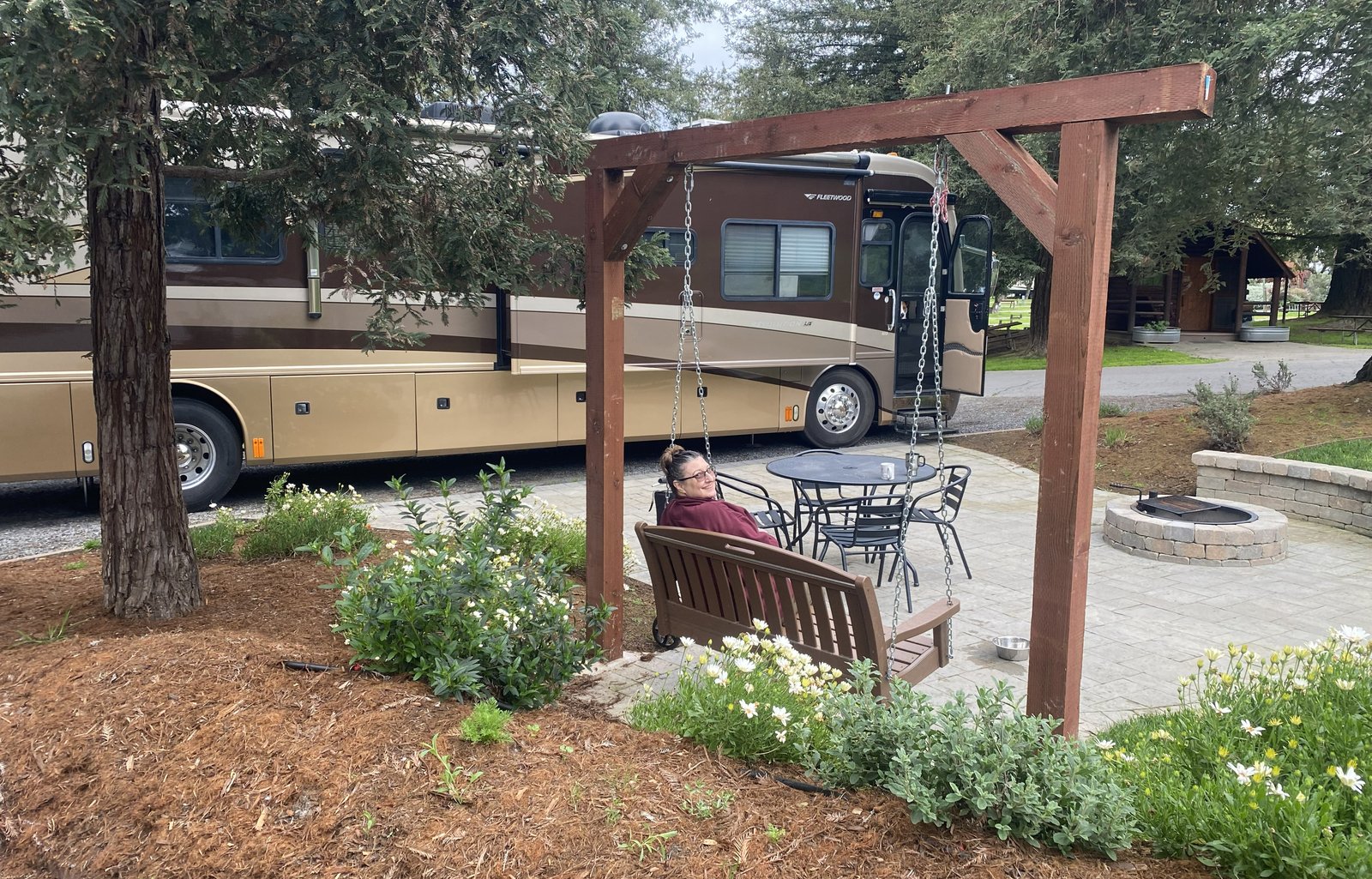Palace on wheels! -2005 Revolution LE 40 ft