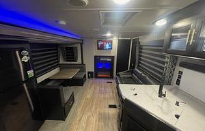 2021 32ft Cherokee limited sleeps 10