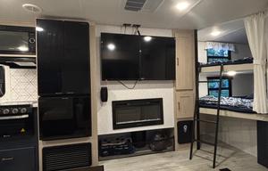 Komodo Kampers RV Rental-Avenger