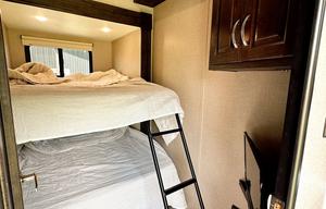 Phoenix Luxe Retreat – 2 Bedroom Family 5th Wheel