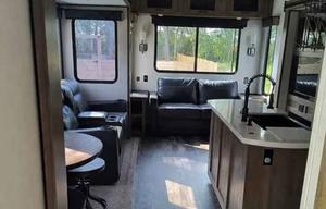 2021 Sabre 36BHQ RV rental photo 5