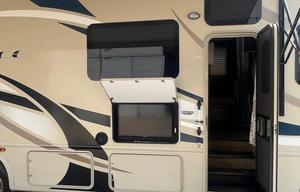 2016 thor ace 30.1 motorhome Class A