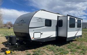 2021 EAST TO WEST Della Terra Bunk House
