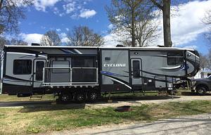 The Adventure Den – Spacious Toy Hauler