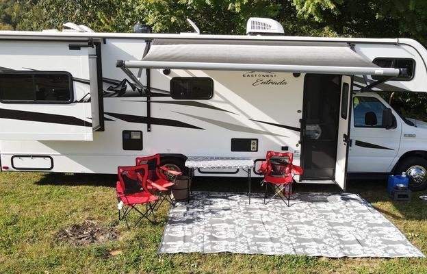 East to West Entrada 2600DS- Class C / Sleeps 6