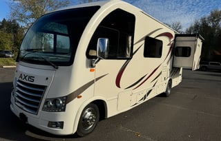 2018 Thor Axis Class A | UNLIMITED MILES  SLEEPS 6