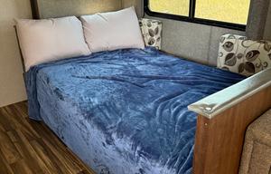 Dreamin RV - Large Camper Ready for Adventures