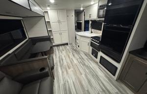 Fully Loaded NE Wisconsin Camper-Sleeps up to 10