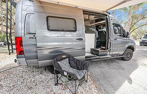 Revel All wheel Drive van Winnebago Mercedes-Benz