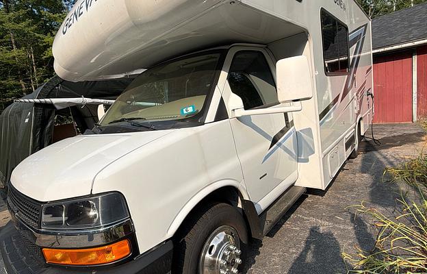 2025 Thor Motor Coach Geneva 22VT Chevy RV rental photo 1