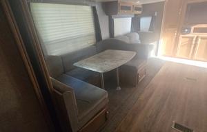 ALL SEASON-2019 Coachmen Legacy Edition Sleeps 10!