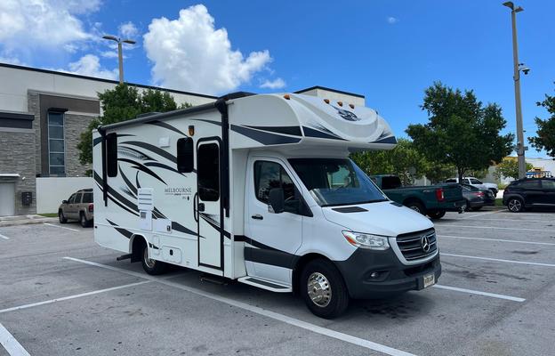 2020 Jayco Melbourne 24L RV rental photo 1