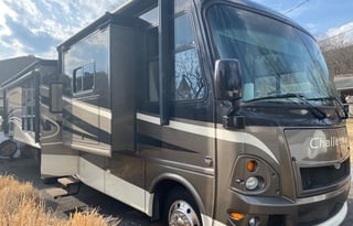 2010 Damon Challenger 371