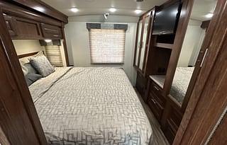"Jolly" - Spacious RV for a King (and Queen)
