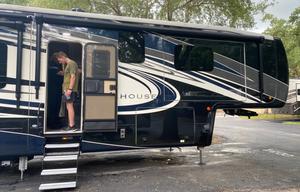 2021 DRV Luxury Suites FullHouse JX450