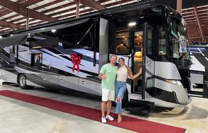 Luxury Coach - Quiet Diesel Pusher - Starlink