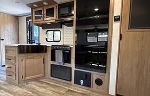 2024 Cherokee Alpha Wolf 26DBH-L RV rental photo 7