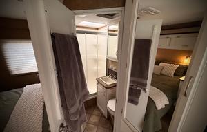 Alaska Adventure RV | Sleeps 6 | Easy Drive