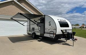 Sleeps 5, lots of upgrades! 600W solar system