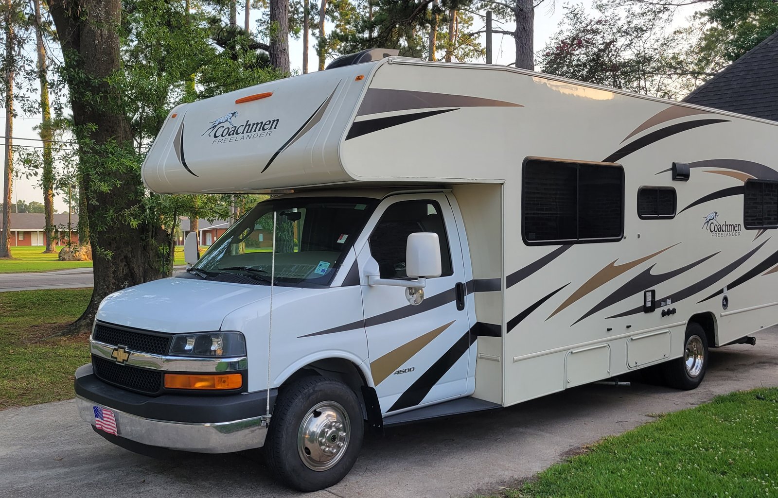 2017 Coachmen RV Freelander 27QB Chevy 4500